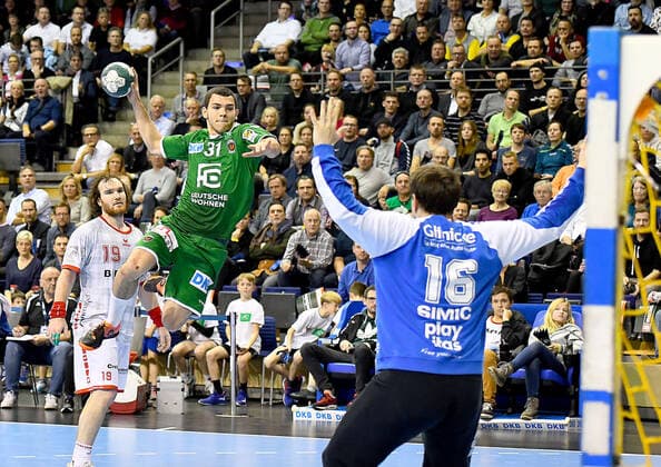 28.11.2019, xlakx, Handball Bundesliga, Fuechse Berlin - MT Melsungen emspor, v.l.Timm Schneider (MT Melsungen 19),zum Sprungwurf Tim Matthes(Fuechse Berlin 31),Nebojsa Simic (MT Melsungen 16) Berlin