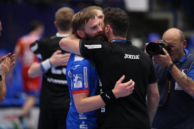 v.l. Andrej Kogut (TBV Lemgo Lippe 5), Florian Kehrmann (Trainer TBV Lemgo Lippe) GER, Handball, 1. Bundesliga, TBV Lemgo Lippe gegen HBW Balingen-Weilstetten, 28.11.2019 Lemgo Copyright: xStrohdiekx Eibner-Pressefotox EP_jsk