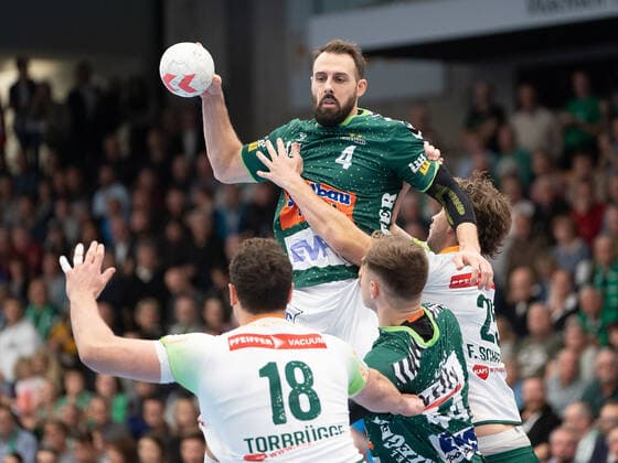 Tim Kneule (Frisch Auf Goeppingen 04) gegen Olle Forsell Schefvert (HSG Wetzlar 25), Frisch Auf Göppingen vs. HSG Wetzlar, 1. Bundesliga, Handball, Herren, 28.11.2019 Frisch Auf Göppingen vs. HSG Wetzlar, 1. Bundesliga, Handball, Herren, 28.11.2019 Göppingen Copyright: xEibner-Pressefotox EP_mst