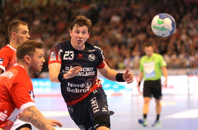 Foto : Torwurf von ... Goran Johannessen ( Flensburg ) gegen Arnor Thor Gunnarsson BHC Handball Herren 1. Bundesliga Do. 28.11.2019 SG Flensburg - Bergischer HC