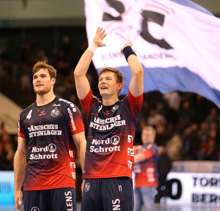 Foto : Jubel nach dem Schlußpfiff bei ... Lasse Svan ( Flensburg ) und Johannes Golla Handball Herren 1. Bundesliga Do. 28.11.2019 SG Flensburg - Bergischer HC