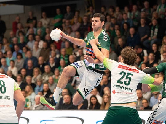 Ivan Sliskovic (Frisch Auf Goeppingen 19) gegen Olle Forsell Schefvert (HSG Wetzlar 25), Frisch Auf Göppingen vs. HSG Wetzlar, 1. Bundesliga, Handball, Herren, 28.11.2019 Frisch Auf Göppingen vs. HSG Wetzlar, 1. Bundesliga, Handball, Herren, 28.11.2019 Göppingen Copyright: xEibner-Pressefotox EP_mst
