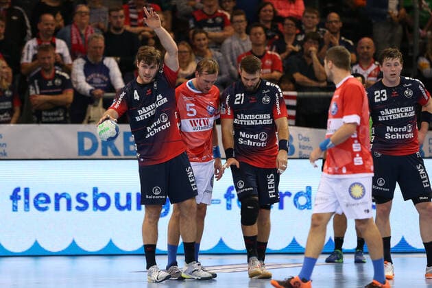 SG Flensburg-Handewitt vs Bergischer HC, LIQUI-MOLY Handball Bundesliga, 28.11.19; Flensburg Johannes Golla (SG Flensburg-Handewitt, 04), Max Darj (Bergischer HC, 05), Jacob Heinl (Sg Flensburg-Handewitt, 21) Copyright: xBEAUTIFULxSPORTS MarioxM.xKobergx