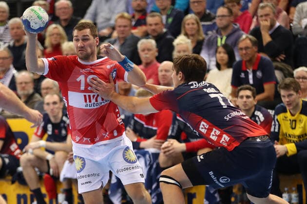 SG Flensburg-Handewitt vs Bergischer HC, LIQUI-MOLY Handball Bundesliga, 28.11.19; Flensburg Tomas Babak (Bergischer HC, 19) gegen Magnus Roed (SG Flensburg-Handewitt, 77) Copyright: xBEAUTIFULxSPORTS MarioxM.xKobergx