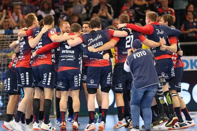 SG Flensburg-Handewitt vs Bergischer HC, LIQUI-MOLY Handball Bundesliga, 28.11.19; Flensburg Freude bei der Mannschaft Copyright: xBEAUTIFULxSPORTS MarioxM.xKobergx