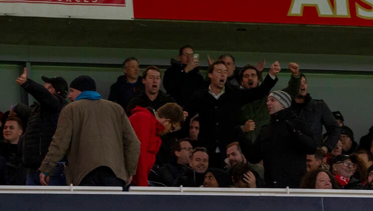 Grossbritannien, London, Emirates Stadium, 28.11.2019, Arsenal FC vs. Eintracht Frankfurt, Fussball, UEFA Europa League Bild: v. l. Frankfurter Fans in London bejubeln das 2:0 Copyright: HMBxMedia xHeikoxBecker