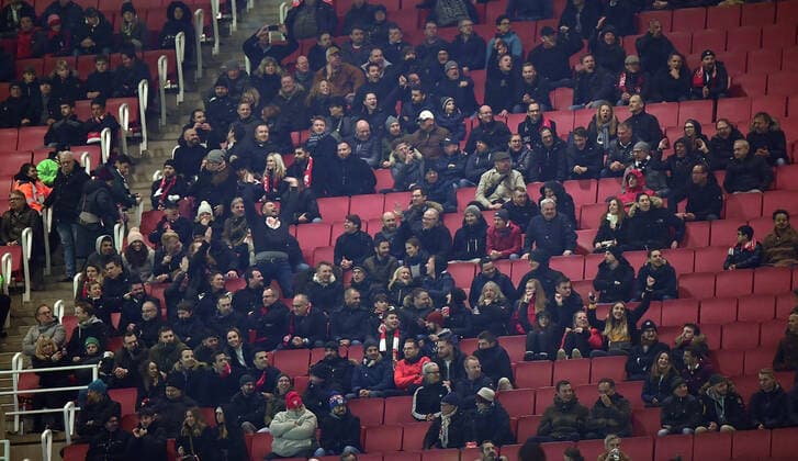 28.11.2019, xkvx, Fussball Europa League, Arsenal London - Eintracht Frankfurt emspor, v.l. Eintracht Fans jubeln im Stadion (DFL DFB REGULATIONS PROHIBIT ANY USE OF PHOTOGRAPHS as IMAGE SEQUENCES and or QUASI-VIDEO) London