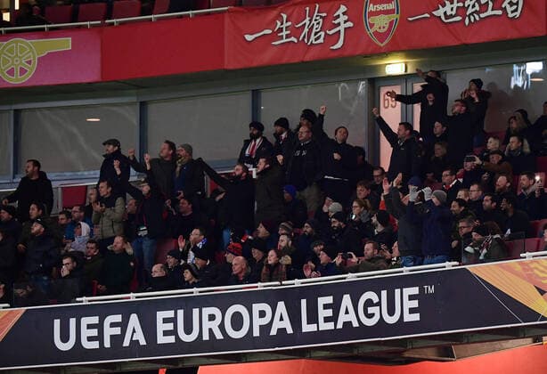 28.11.2019, xkvx, Fussball Europa League, Arsenal London - Eintracht Frankfurt emspor, v.l. Eintracht Fans jubeln im Stadion (DFL DFB REGULATIONS PROHIBIT ANY USE OF PHOTOGRAPHS as IMAGE SEQUENCES and or QUASI-VIDEO) London