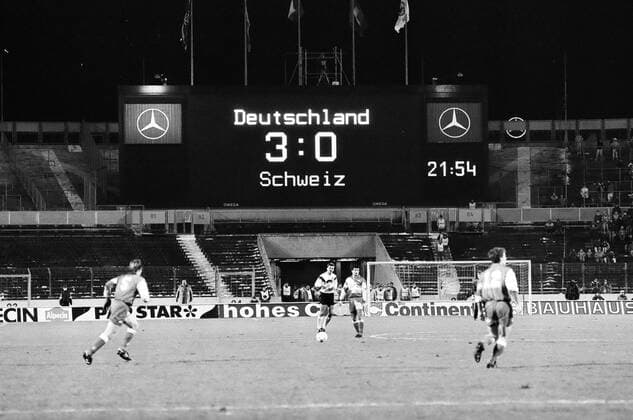 DFB Deutschland - Schweiz Deutschland, Stuttgart, 19.12.1990, Fussball, FIFA Länderspiel, DFB Deutschland - Schweiz (4:0): Anzeigetafel.