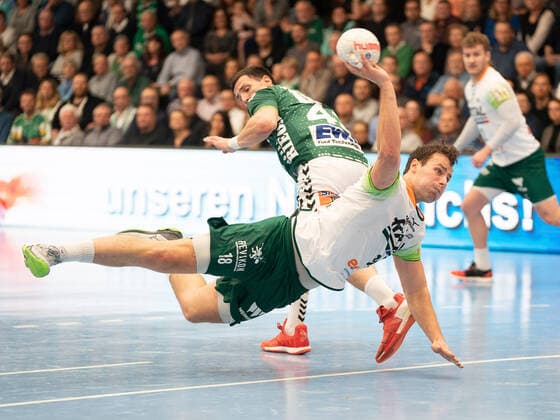 Nils Torbrügge (HSG Wetzlar 18) gegen Nemanja Zelenovic (Frisch Auf Goeppingen 42), Frisch Auf Göppingen vs. HSG Wetzlar, 1. Bundesliga, Handball, Herren, 28.11.2019 Frisch Auf Göppingen vs. HSG Wetzlar, 1. Bundesliga, Handball, Herren, 28.11.2019 Göppingen Copyright: xEibner-Pressefotox EP_mst