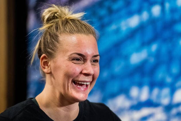 191129 Isabelle Gullden of Sweden is interviewed by the media during a press meeting ahead of the Women s World Handball Championship on November 29, 2019 in Kumamoto. Photo: Ludvig Thunman BILDBYRAN kod LT 35686 bbeng dam women handball handboll world handball championship 2019 sweden press meeting Copyright: LUDVIGxTHUNMAN BB191129LT040