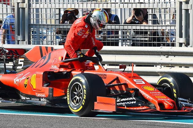 29.11.2019, xekx, Motorsport FIA , Formel 1 Großer Preis von Abu Dhabi - 2019 emspor, Sebastian Vettel (Ferrari) Unfall im Freien Training (DFL DFB REGULATIONS PROHIBIT ANY USE OF PHOTOGRAPHS as IMAGE SEQUENCES and or QUASI-VIDEO) Abu Dhabi