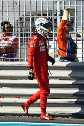 29.11.2019, xekx, Motorsport FIA , Formel 1 Großer Preis von Abu Dhabi - 2019 emspor, Sebastian Vettel (Ferrari) Unfall im Freien Training (DFL DFB REGULATIONS PROHIBIT ANY USE OF PHOTOGRAPHS as IMAGE SEQUENCES and or QUASI-VIDEO) Abu Dhabi