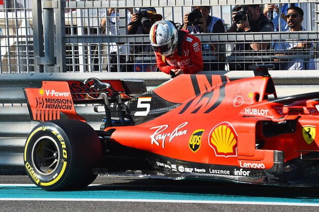 29.11.2019, xekx, Motorsport FIA , Formel 1 Großer Preis von Abu Dhabi - 2019 emspor, Sebastian Vettel (Ferrari) Unfall im Freien Training (DFL DFB REGULATIONS PROHIBIT ANY USE OF PHOTOGRAPHS as IMAGE SEQUENCES and or QUASI-VIDEO) Abu Dhabi