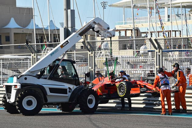 29.11.2019, xekx, Motorsport FIA , Formel 1 Großer Preis von Abu Dhabi - 2019 emspor, Sebastian Vettel (Ferrari) Unfall im Freien Training (DFL DFB REGULATIONS PROHIBIT ANY USE OF PHOTOGRAPHS as IMAGE SEQUENCES and or QUASI-VIDEO) Abu Dhabi