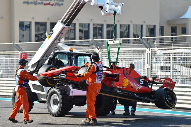 29.11.2019, xekx, Motorsport FIA , Formel 1 Großer Preis von Abu Dhabi - 2019 emspor, Sebastian Vettel (Ferrari) Unfall im Freien Training (DFL DFB REGULATIONS PROHIBIT ANY USE OF PHOTOGRAPHS as IMAGE SEQUENCES and or QUASI-VIDEO) Abu Dhabi