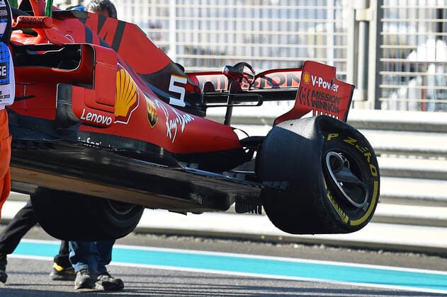 29.11.2019, xekx, Motorsport FIA , Formel 1 Großer Preis von Abu Dhabi - 2019 emspor, Sebastian Vettel (Ferrari) Unfall im Freien Training (DFL DFB REGULATIONS PROHIBIT ANY USE OF PHOTOGRAPHS as IMAGE SEQUENCES and or QUASI-VIDEO) Abu Dhabi