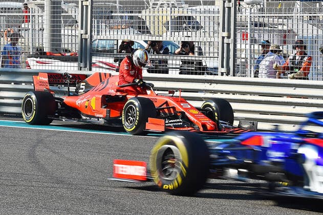 29.11.2019, xekx, Motorsport FIA , Formel 1 Großer Preis von Abu Dhabi - 2019 emspor, Sebastian Vettel (Ferrari) Unfall im Freien Training (DFL DFB REGULATIONS PROHIBIT ANY USE OF PHOTOGRAPHS as IMAGE SEQUENCES and or QUASI-VIDEO) Abu Dhabi