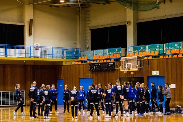 191129 Players of Norway gather ahead of a practice ahead of the Women s World Handball Championship on November 29, 2019 in Kumamoto. Photo: Ludvig Thunman BILDBYRAN kod LT 35687 bbeng dam women handball handboll world handball championship 2019 norge norway pratice handball Copyright: LUDVIGxTHUNMAN BB191129LT054