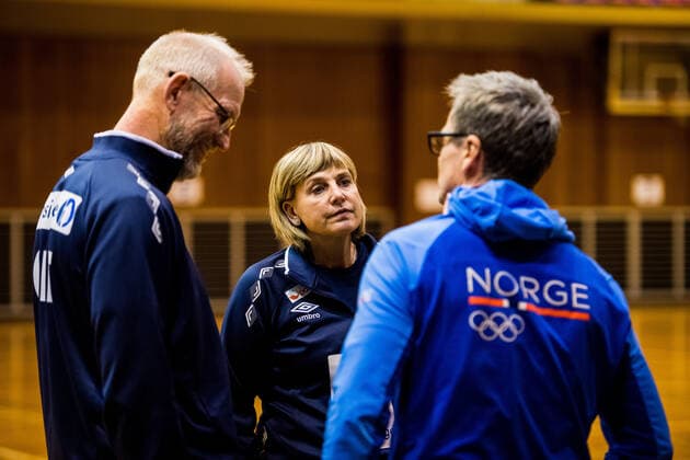 191129 Mats Olsson, goalkeeper coach and Mia Hermansson Hogdahl, assistant coach during a practice ahead of the Women s World Handball Championship on November 29, 2019 in Kumamoto. Photo: Ludvig Thunman BILDBYRAN kod LT 35687 bbeng dam women handball handboll world handball championship 2019 norge norway pratice handball Copyright: LUDVIGxTHUNMAN BB191129LT058