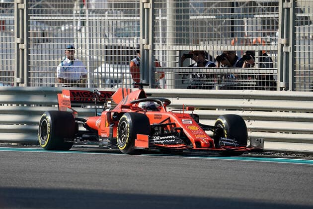 FORMULA 1 ETIHAD AIRWAYS ABU DHABI GRAND PRIX 2019 29.11.2019, Yas Marina Circuit, Abu Dhabi, FORMULA 1 ETIHAD AIRWAYS ABU DHABI GRAND PRIX 2019 , im Bild Unfall von Sebastian Vettel (GER 5), Scuderia Ferrari Mission Winnow, dreht sich und schlägt in der Leitplanke ein.