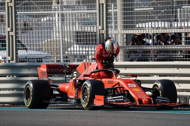 FORMULA 1 ETIHAD AIRWAYS ABU DHABI GRAND PRIX 2019 29.11.2019, Yas Marina Circuit, Abu Dhabi, FORMULA 1 ETIHAD AIRWAYS ABU DHABI GRAND PRIX 2019 , im Bild Unfall von Sebastian Vettel (GER 5), Scuderia Ferrari Mission Winnow, dreht sich und schlägt in der Leitplanke ein.