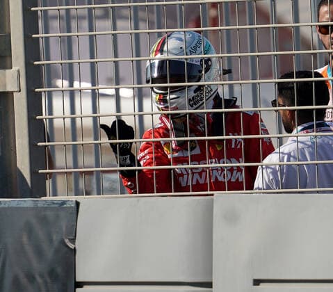FORMULA 1 ETIHAD AIRWAYS ABU DHABI GRAND PRIX 2019 29.11.2019, Yas Marina Circuit, Abu Dhabi, FORMULA 1 ETIHAD AIRWAYS ABU DHABI GRAND PRIX 2019 , im Bild Unfall von Sebastian Vettel (GER 5), Scuderia Ferrari Mission Winnow, dreht sich und schlägt in der Leitplanke ein.