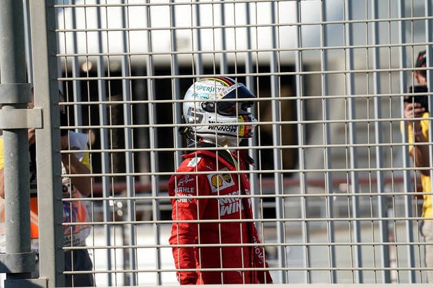 FORMULA 1 ETIHAD AIRWAYS ABU DHABI GRAND PRIX 2019 29.11.2019, Yas Marina Circuit, Abu Dhabi, FORMULA 1 ETIHAD AIRWAYS ABU DHABI GRAND PRIX 2019 , im Bild Unfall von Sebastian Vettel (GER 5), Scuderia Ferrari Mission Winnow, dreht sich und schlägt in der Leitplanke ein.