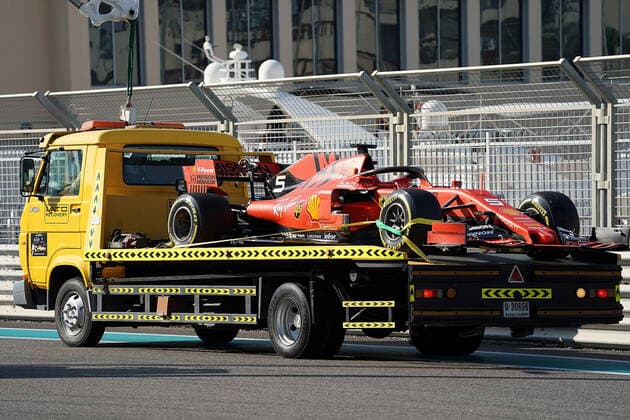 FORMULA 1 ETIHAD AIRWAYS ABU DHABI GRAND PRIX 2019 29.11.2019, Yas Marina Circuit, Abu Dhabi, FORMULA 1 ETIHAD AIRWAYS ABU DHABI GRAND PRIX 2019 , im Bild Unfall von Sebastian Vettel (GER 5), Scuderia Ferrari Mission Winnow, dreht sich und schlägt in der Leitplanke ein.