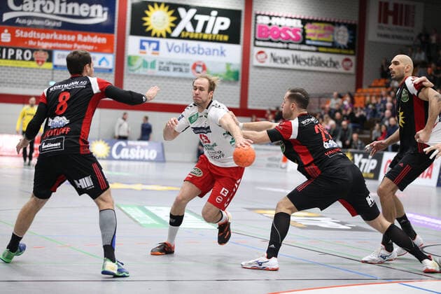 v.l. Jens Bechtloff (TuS N-Luebbecke 8), Stefan Lex (ASV Hamm-Westfalen 13), Marian Orlowski (TuS N-Luebbecke 29) GER, Handball, 2. Bundesliga, TuS N-Luebbecke gegen ASV Hamm-Westfalen, 29.11.2019 Luebbecke Copyright: xStrohdiekx Eibner-Pressefotox EP_jsk