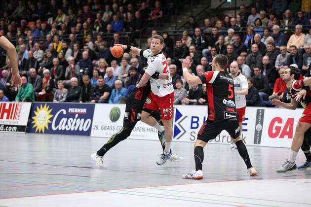 v.l. Patryk Walczak (TuS N-Luebbecke 7), Merten Krings (ASV Hamm-Westfalen 24), Jo-Gerrit Genz (TuS N-Luebbecke 5) GER, Handball, 2. Bundesliga, TuS N-Luebbecke gegen ASV Hamm-Westfalen, 29.11.2019 Luebbecke Copyright: xStrohdiekx Eibner-Pressefotox EP_jsk