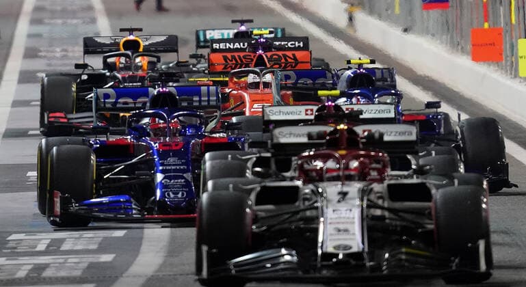 FORMULA 1 ETIHAD AIRWAYS ABU DHABI GRAND PRIX 2019 29.11.2019, Yas Marina Circuit, Abu Dhabi, FORMULA 1 ETIHAD AIRWAYS ABU DHABI GRAND PRIX 2019 , im Bild Kimi Raikkonen (FIN 7), Alfa Romeo Racing, Antonio Giovinazzi (ITA 99), Alfa Romeo Racing, Daniil Kvyat (RUS 26), Red Bull Toro Rosso Honda, Pierre Gasly (FRA 10), Red Bull Toro Rosso Honda, Sebastian Vettel (GER 5), Scuderia Ferrari Mission Winnow, Max Verstappen (NEL 33), Aston Martin Red Bull Racing, Nico Hülkenberg (GER 27), Renault F1 Team, Lewis Hamilton (GB 44), Mercedes-AMG Petronas Motorsport