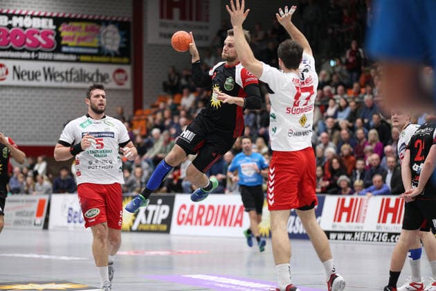 v.l. Jan Brosch (ASV Hamm-Westfalen 5), Jens Bechtloff (TuS N-Luebbecke 8), Soeren Suedmeier (ASV Hamm-Westfalen 17) GER, Handball, 2. Bundesliga, TuS N-Luebbecke gegen ASV Hamm-Westfalen, 29.11.2019 Luebbecke Copyright: xStrohdiekx Eibner-Pressefotox EP_jsk