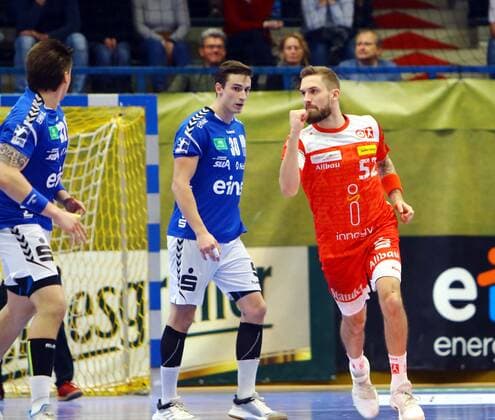In Jubelpose: Tom Skroblien (Essen) Handball 2.Liga 2019 20 EHV Aue - TuSEM Essen 34:28 am 29.11.2019 EHV Aue - TuSEM Essen
