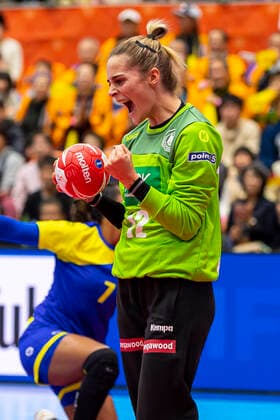 Handball, Frauen: WM 2019, Vorrunde, Gruppe B, 1. Spieltag , Deutschland - Brasilien Torhueterin Dinah Eckerle (Deutschland SG BBM Bietigheim) Jubel Freude Emotion Yamaga City Overall Gymnasium Kumamoto Japan