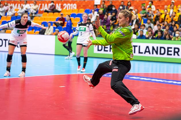 Handball, Frauen: WM 2019, Vorrunde, Gruppe B, 1. Spieltag , Deutschland - Brasilien Torhueterin Dinah Eckerle (Deutschland SG BBM Bietigheim) Yamaga City Overall Gymnasium Kumamoto Japan