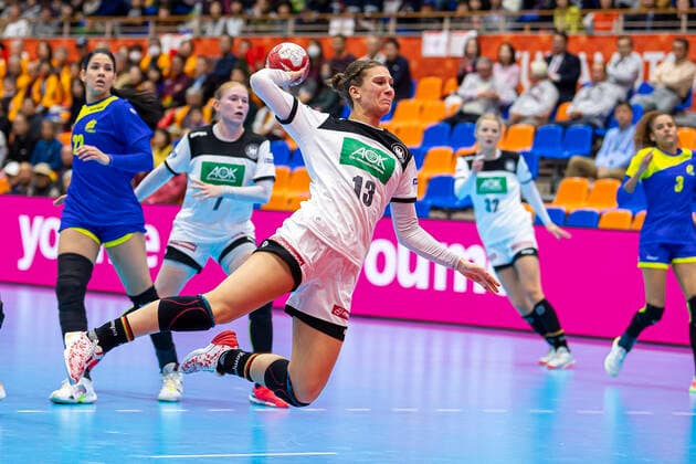Handball, Frauen: WM 2019, Vorrunde, Gruppe B, 1. Spieltag , Deutschland - Brasilien Julia Behnke (Deutschland Rostov Don) Yamaga City Overall Gymnasium Kumamoto Japan