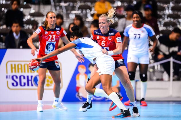 191130 Heidi Loke of Norway during the Women s World Handball Championship game between Norway and Cuba on November 30, 2019 in Kumamoto. Photo: Daniel Stiller Bildbyran kod DS 59408 bbeng dam women handball handboll world handball championship 2019 norway norge cuba kuba handball vm Copyright: DANIELxSTILLER BB191130DS049