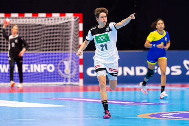 Handball, Frauen: WM 2019, Vorrunde, Gruppe B, 1. Spieltag , Deutschland - Brasilien Ina Grossmann (Deutschland Thueringer HC) Yamaga City Overall Gymnasium Kumamoto Japan