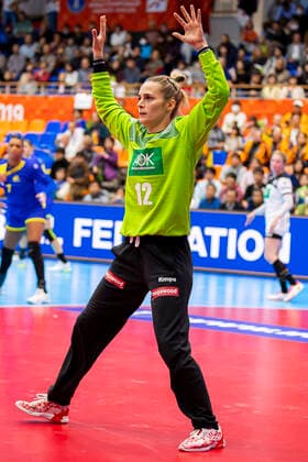 Handball, Frauen: WM 2019, Vorrunde, Gruppe B, 1. Spieltag , Deutschland - Brasilien Torhueterin Dinah Eckerle (Deutschland SG BBM Bietigheim) Yamaga City Overall Gymnasium Kumamoto Japan