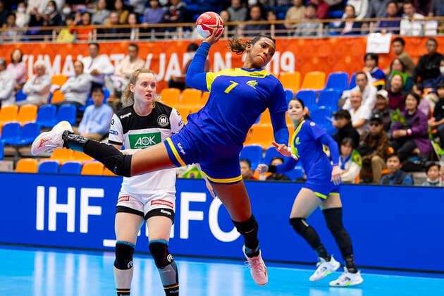 Handball, Frauen: WM 2019, Vorrunde, Gruppe B, 1. Spieltag , Deutschland - Brasilien Tamires Araujo (Brasilien) Yamaga City Overall Gymnasium Kumamoto Japan