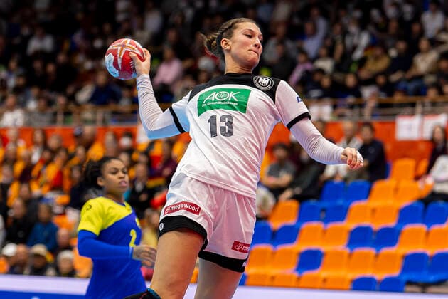 Handball, Frauen: WM 2019, Vorrunde, Gruppe B, 1. Spieltag , Deutschland - Brasilien Julia Behnke (Deutschland Rostov Don) Yamaga City Overall Gymnasium Kumamoto Japan