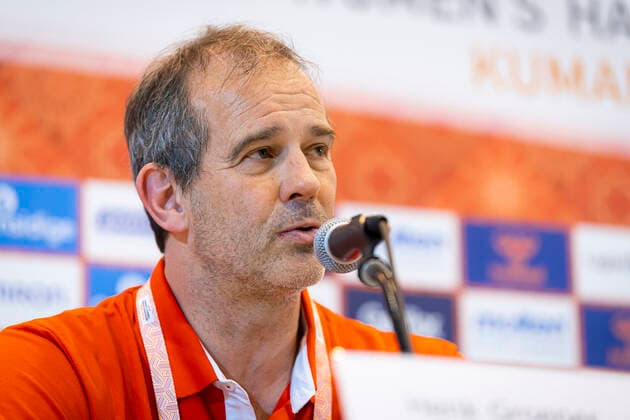 Handball, Frauen: WM 2019, Vorrunde, Gruppe B, 1. Spieltag , Deutschland - Brasilien Trainer Henk Groener (Deutschland) Yamaga City Overall Gymnasium Kumamoto Japan