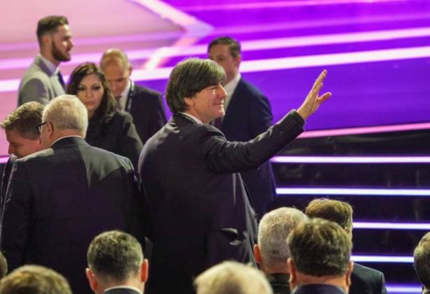 Bundestrainer Joachim Loew (Deutschland Germany) begrüßt Trainerkollegen - 30.11.2019: UEFA EURO2020 Auslosung, Romexpo Bukarest, DISCLAIMER: UEFA regulations prohibit any use of photographs as image sequences and or quasi-video.
