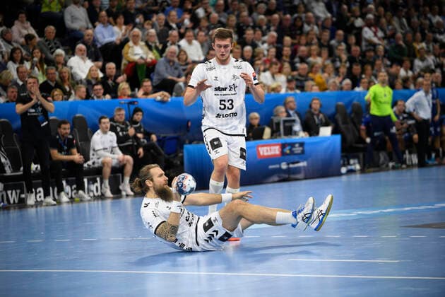 Pavel Horak (THW Kiel, 28) und Nikola Bilyk (THW Kiel, 53), Handball, Männer, THW Kiel vs Montpellier HB, Champions-League, 9. Spieltag, Gruppenphase, 30.11.19 Kiel Sparkassen-Arena Schleswig-Holstein Germany