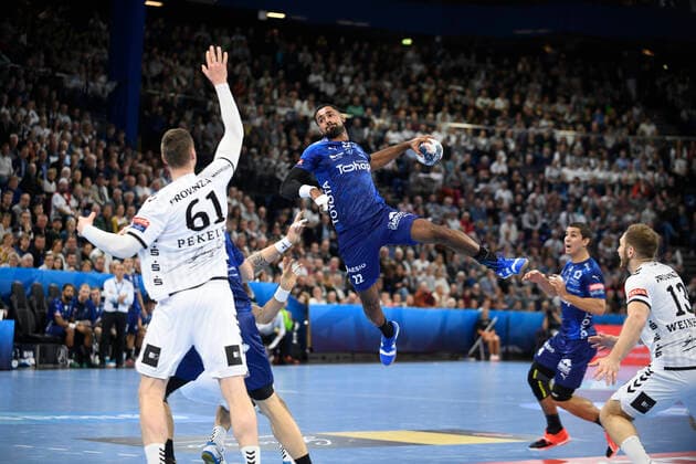 Melvyn Richardson (Montpellier HB, 22) vor der THW-Abwehr, Handball, Männer, THW Kiel vs Montpellier HB, Champions-League, 9. Spieltag, Gruppenphase, 30.11.19 Kiel Sparkassen-Arena Schleswig-Holstein Germany