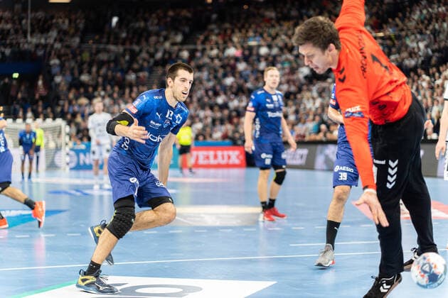 THW Kiel - Montpellier HB am 30.11.2019 Julien Bos ( 13, Montpellier Handball), Niklas Landin Jacobsen? ( 1, THW Kiel) THW Kiel - Montpellier HB in der VELUX EHF Champions League, Gruppe B am 10. Spieltag in der Sparkassen-Arena (Kiel) am 30.11.2019) Copyright: xBEAUTIFULxSPORTS Angenendtx