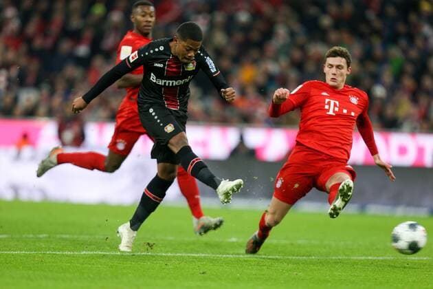 Bilder des Jahres 2019, Sport 11 November Sport Bilder des Tages l-r: Leon Bailey 9 (Bayer 04 Leverkusen) trifft das Tor zum 0:1, Benjamin Pavard 5 (FC Bayern Muenchen) kann nicht helfen, FC Bayern Muenchen vs. Bayer 04 Leverkusen, 1.Bundesliga, 30.11.2019, DFB regulations prohibit any use of photographs as image sequences and or quasi-video Muenchen Bayern Deutschland *** l r Leon Bailey 9 Bayer 04 Leverkusen scores the goal to 0 1, Benjamin Pavard 5 FC Bayern Muenchen cannot help, FC Bayern Muenchen vs. Bayer 04 Leverkusen, 1 Bundesliga, 30 11 2019, DFB regulations prohibit any use of photographs as image sequences and or quasi video Muenchen Bayern Deutschland Copyright: xkolbert-press ChristianxKolbertx