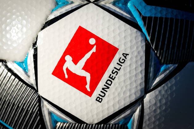 Ein Ball der Marke Derbystar Bundesliga Brillant Aps by Select präsentiert das Logo der Liga, Ligalogo, Emblem, offizieller Spielball, official Match Ball, Symbolfoto, Symbolbild, Symbol, 30.11.2019, Sinsheim (Deutschland), Fussball, Bundesliga, TSG 1899 Hoffenheim - Fortuna Düsseldorf, DFB DFL REGULATIONS PROHIBIT ANY USE OF PHOTOGRAPHS AS IMAGE SEQUENCES AND OR QUASI-VIDEO. *** A ball of the brand Derbystar Bundesliga Brillant Aps by Select presents the logo of the league, league logo, emblem, official match ball, symbol photo, symbol image, symbol, 30 11 2019, Sinsheim Deutschland , football, Bundesliga, TSG 1899 Hoffenheim Fortuna Düsseldorf, DFB DFL REGULATIONS PROHIBIT ANY USE OF PHOTOGRAPHS ASAGE SEQUENCES AND OR QUASI VIDEO xozx