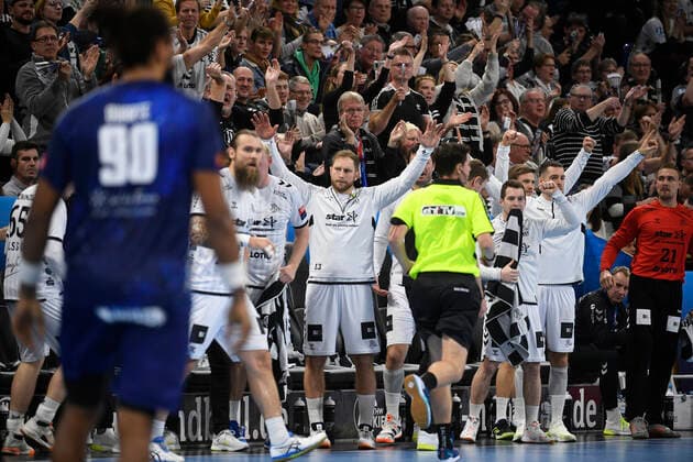 Jubel auf der Kieler Bank, Handball, Männer, THW Kiel vs Montpellier HB, Champions-League, 9. Spieltag, Gruppenphase, 30.11.19 Kiel Sparkassen-Arena Schleswig-Holstein Germany